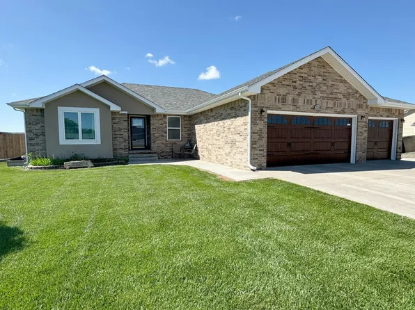 2218 S View Dr, Hays, KS 67601