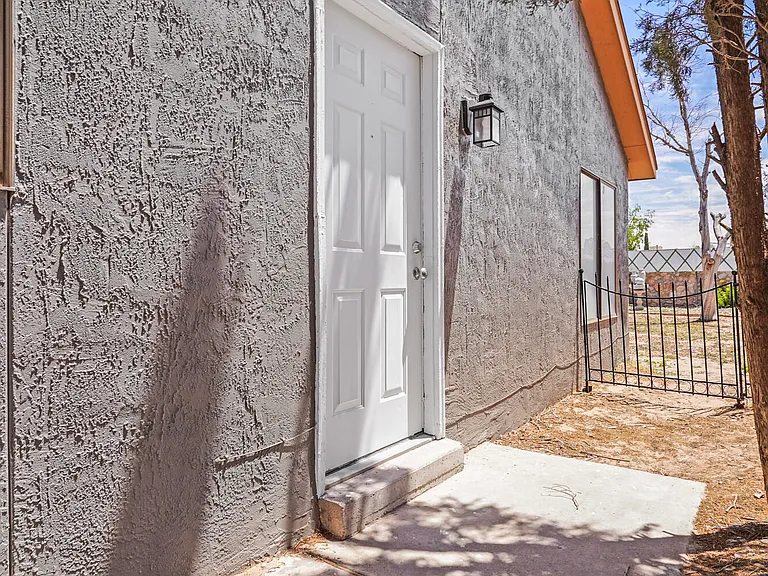 10720 Chert St — Photo 5