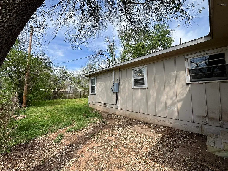 1824 Woodrow Ave — Photo 26