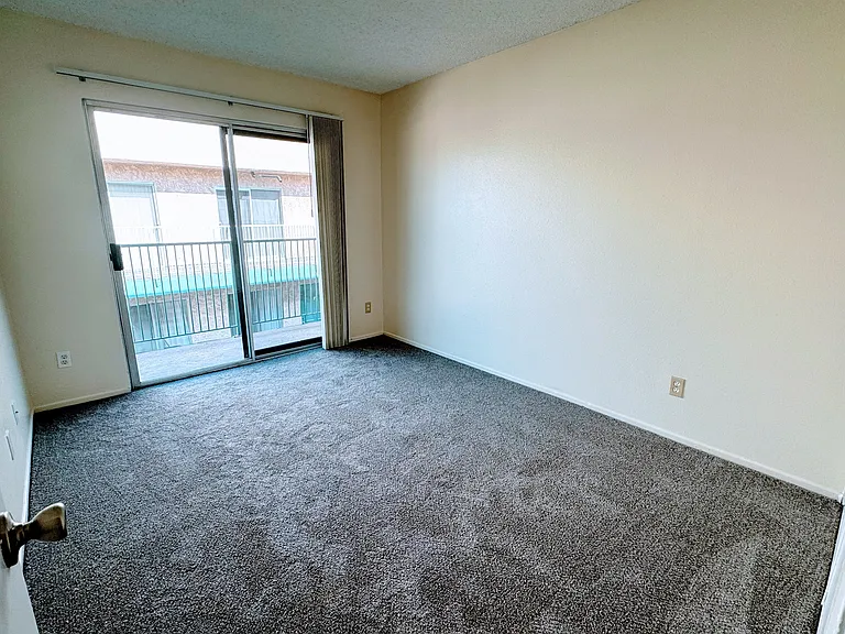 Orchard Plaza Apts — Photo 4