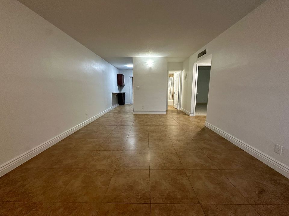 1st image of 110 NE 19th Ave APT 8
