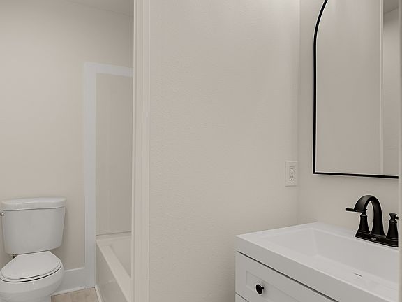 4th image of 112 E 1st St #204