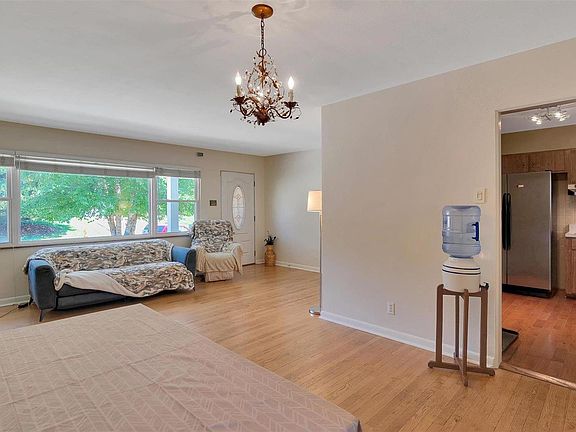 5th image of 8835 Red Oak Dr