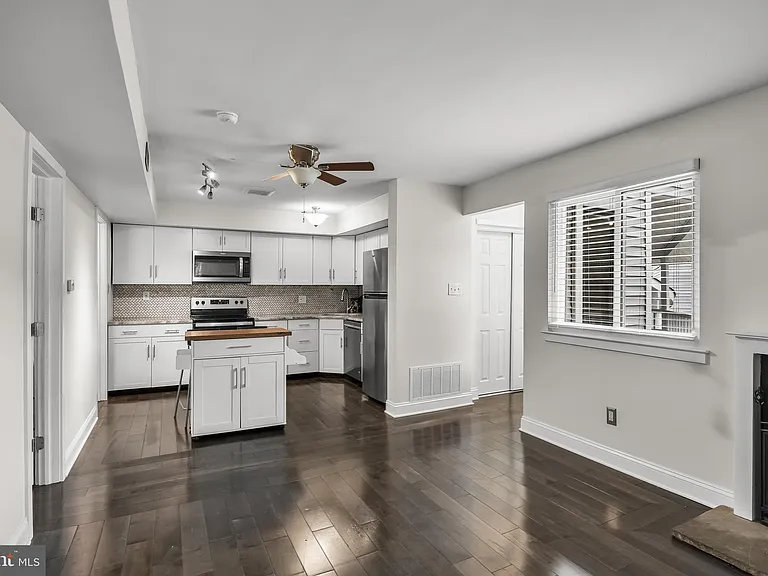 702 Abbey Ct — Photo 12