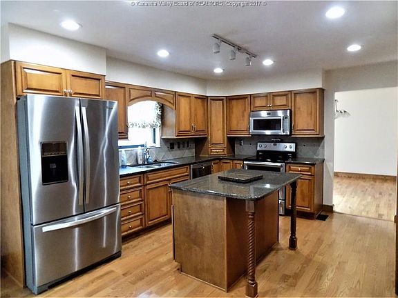 4th image of 15 Cedar Dr