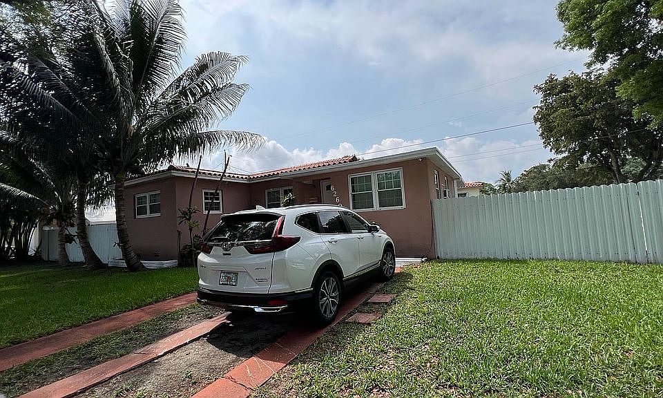 1st image of 6260 NW 39th Ter