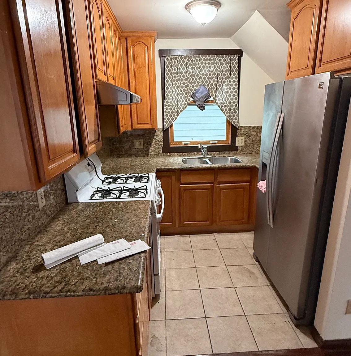 3 bed, 1080 sqft, $3,200 — Photo 3