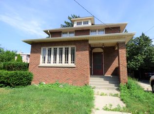 1 McHenry Ave, Crystal Lake, IL 60014