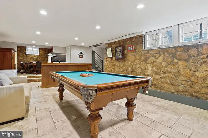 2347 S Arlington Ridge Rd — Photo 24