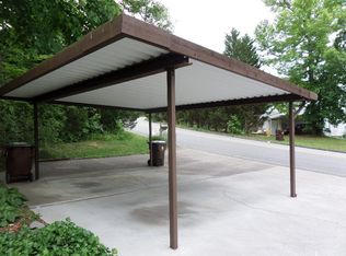 220 Hendrix Dr, Oak Ridge, TN 37830