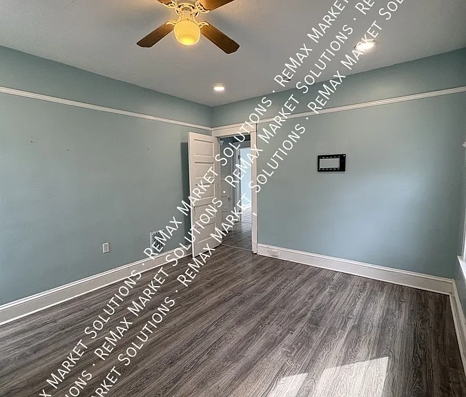 1130 E 111th St — Photo 10