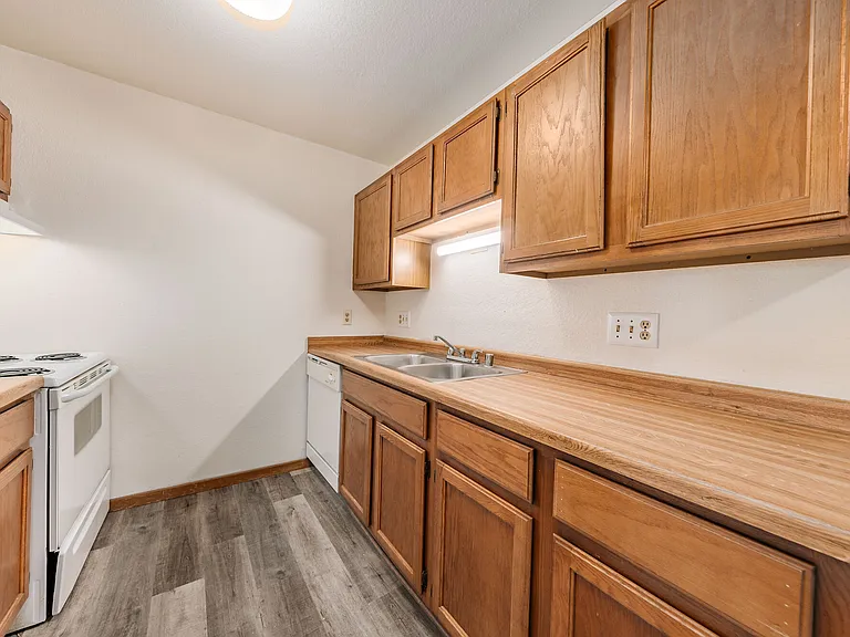 Parkway West Apartment Homes — Photo 36