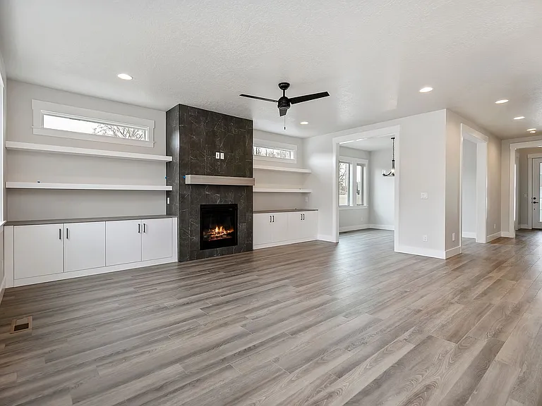5110 N Cengotita Ave — Photo 3