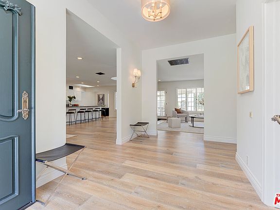 3rd image of 112 Fremont Pl