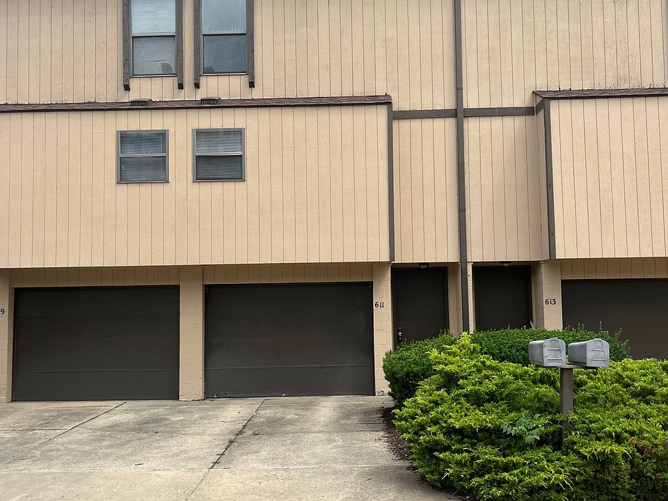 1st image of 611 Center Ave
