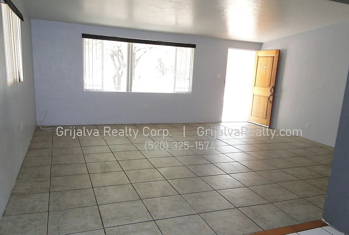 Building Photo - 1415 Lester
