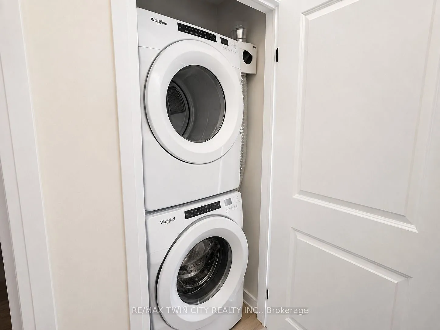 2 bed, $2,550 — Photo 4