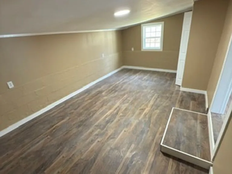 1904 Rayburn Ave — Photo 14