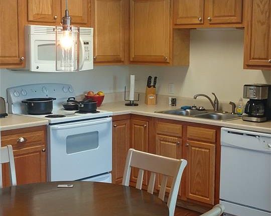 5th image of 301 N Lake St