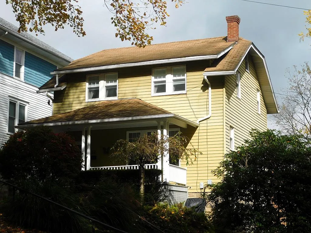 232 E 6th St photo 1