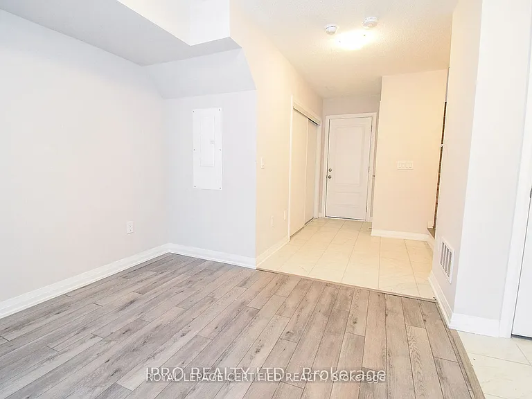 585 Colborne St E #404 — Photo 5