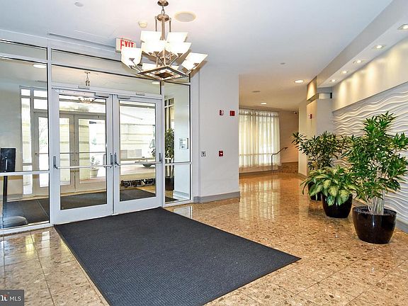 4th image of 880 N Pollard St APT 922