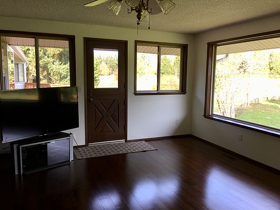 Family room/door back deck 