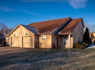 104 Oakbridge Dr, Hurricane, WV 25526