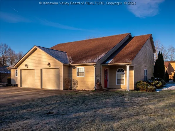 104 Oakbridge Dr, Hurricane, WV 25526