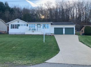 1184 Dawn Dr NE, New Philadelphia, OH 44663