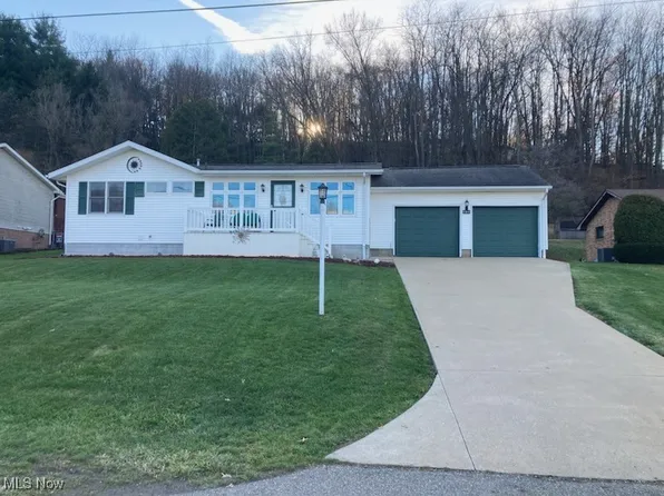 1184 Dawn Dr NE, New Philadelphia, OH 44663
