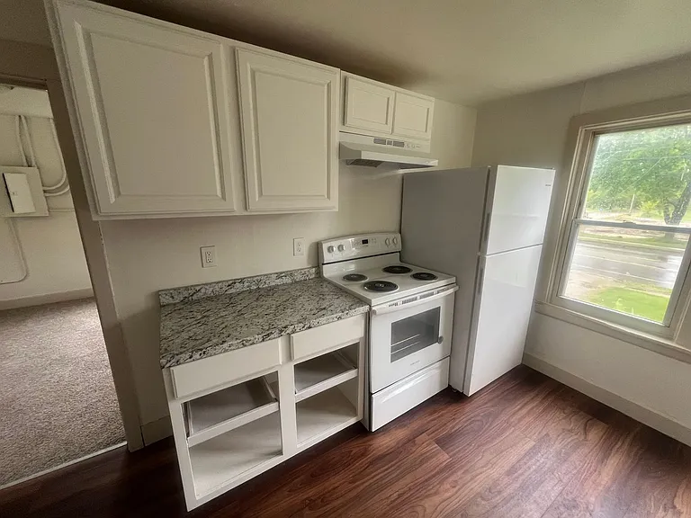 2417 W Jolly Rd — Photo 21