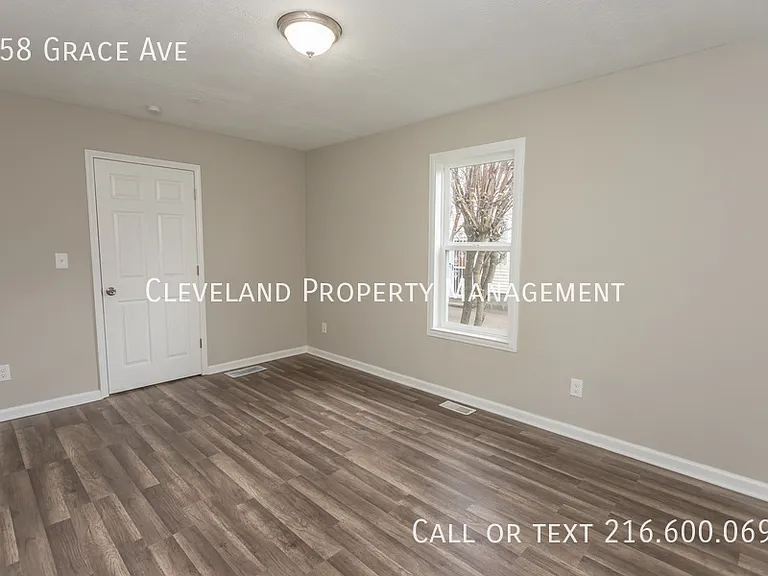 558 Grace Ave — Photo 17