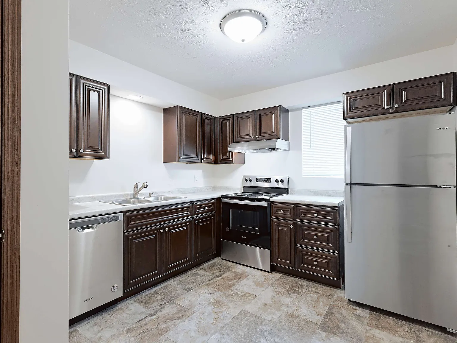 2 bed, 843 sqft, $989 — Photo 4