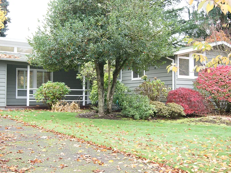 11940 SW Douglas St — Photo 3