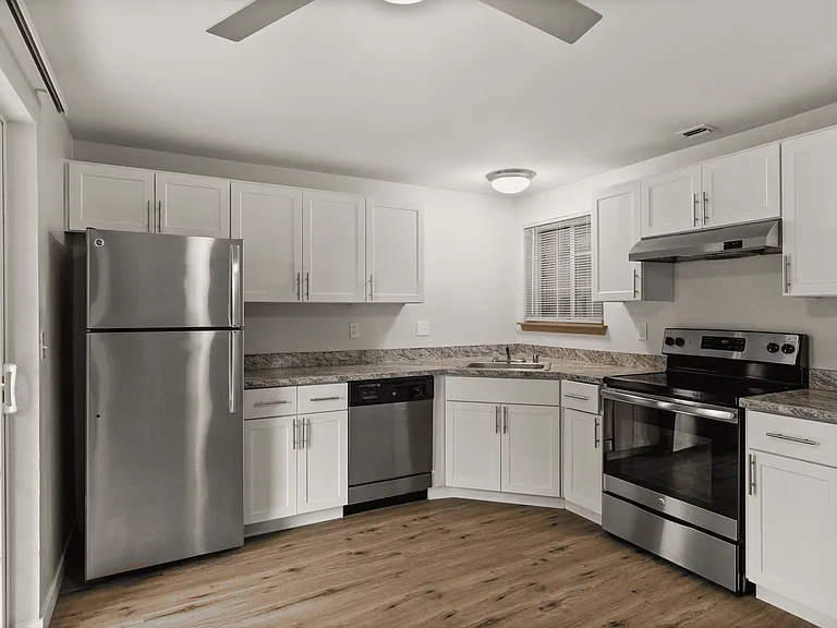 1 Bed 1 Bath - 680 Sq Ft 1 Bed 1 Bath - 680 Sq Ft
