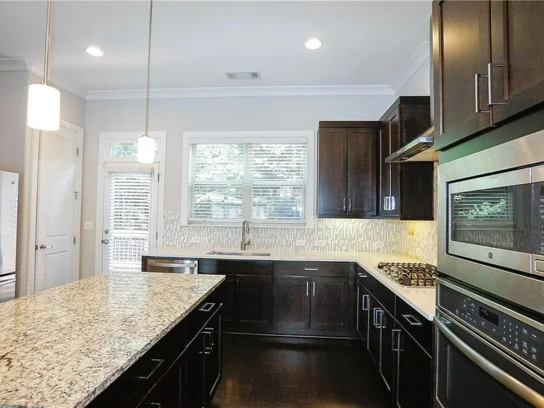 1920 Townsend Ct — Photo 17