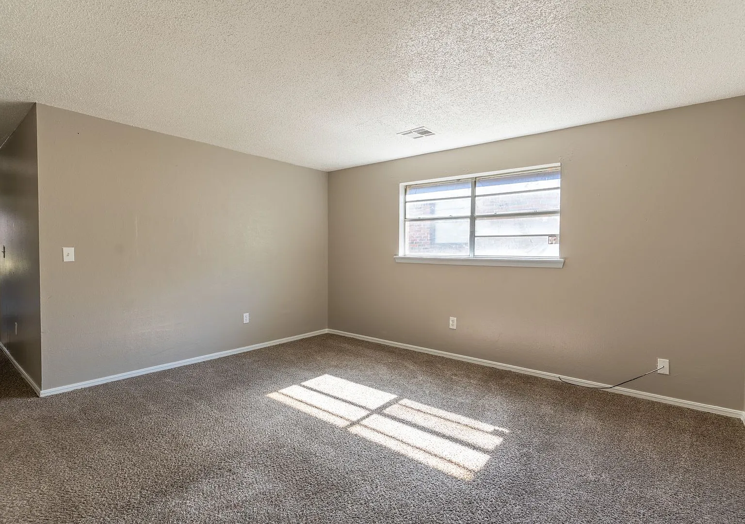 1521 Marydale Avenue — Photo 4