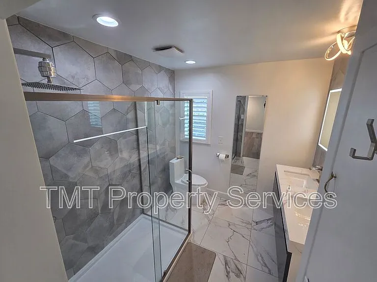 9 W Robinhood Dr — Photo 65