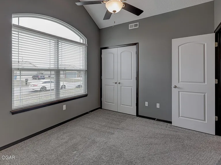 1233 Montana Pl — Photo 23