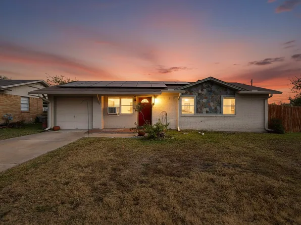 509 Globe Ave, Blue Mound, TX 76131