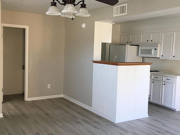2nd image of 68 Dogwood Ln
