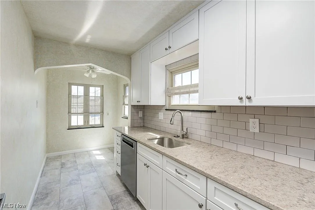 2072 Atkins Ave — Photo 1