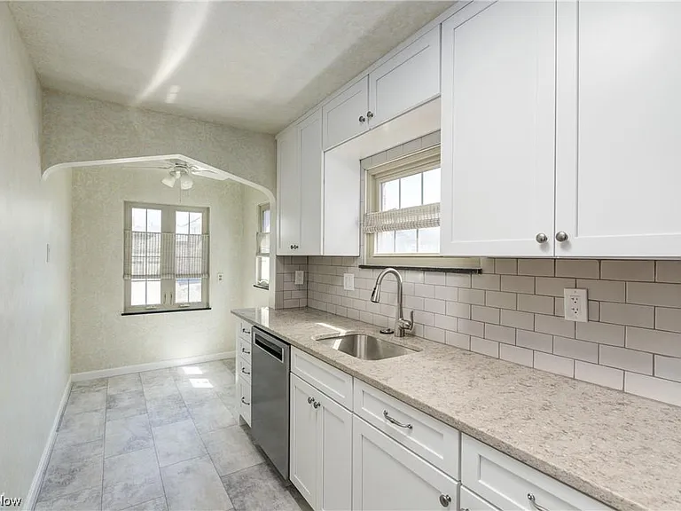 2072 Atkins Ave — Photo 1