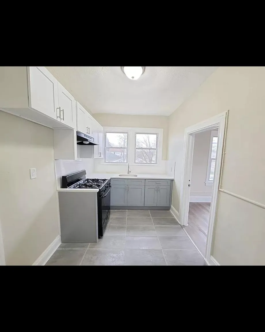 3 bed, 1000 sqft, $2,650 — Photo 1
