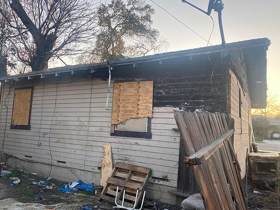 4th image of 806 S Church St #101