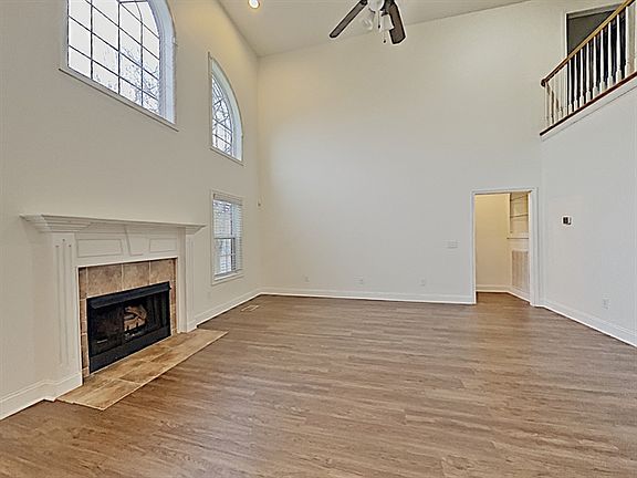 4th image of 1335 Dunraven Dr