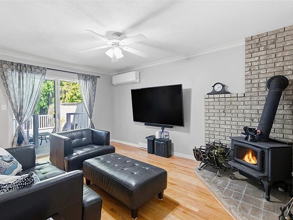 5th image of 3961 Dunsmuir St