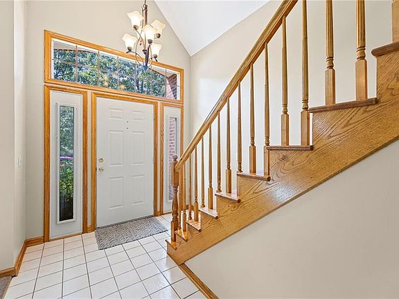 3rd image of 2340 Twin Oaks Dr