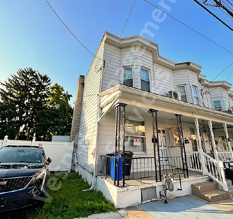 1734 W Norwegian St
